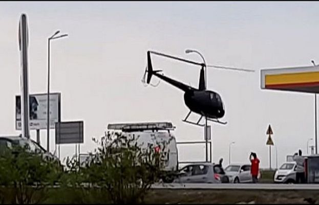 پیٹرول پمپ پر ایک ہیلی کاپٹر کے اترنے کے منظر نے دیکھنے والوں کو حیران کردیا