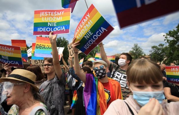 LGBT activists protest at Polish president's campaign rally