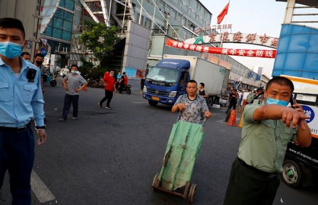 Beijing district in 'wartime emergency' after virus cluster at major food market