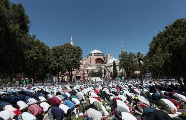 Erdogan joins thousands to pray for first time at Istanbul's Hagia Sophia