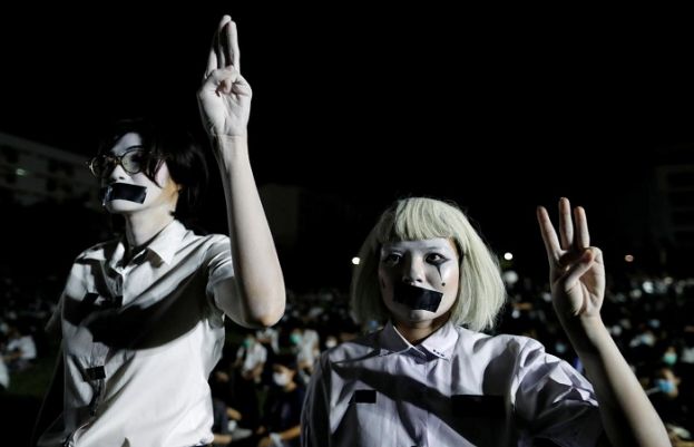 Thai school 'Hunger Games' salute protests spread