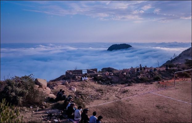 فٹ بال گراؤنڈ