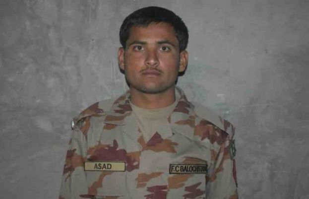 آئی ایس پی آر کے مطابق ایف سی چیک پوسٹ پر کی گئی فائرنگ کے نتیجے میں سپاہی اسد مہدی شہید ہو گئے۔