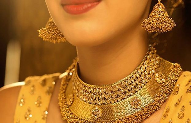 ملک میں سونے کی فی تولہ میں ایک بار پھر کمی ہوئی ہے۔