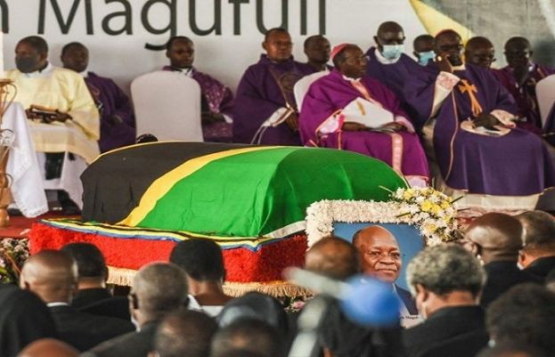 تنزانیہ کے صدر جان ماغوفولی کی آخری رسومات کے موقع پر دیدار کے لیے بھگدڑ مچ گئی 