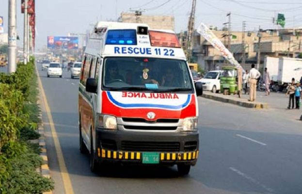 لاڑکانہ میں باراتیوں سے بھری بس الٹ گئی