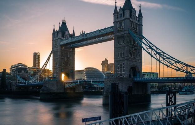 لندن کا ٹاور برج پر پہلی مرتبہ اذان کی صداوٗں سے گونج اٹھا