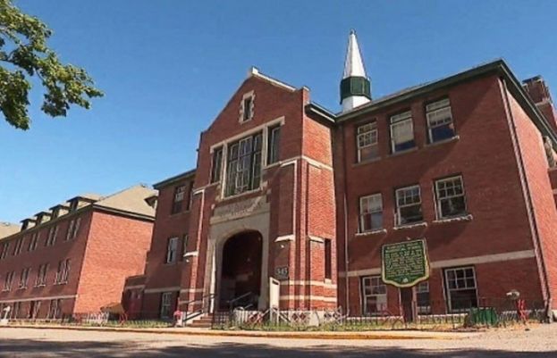 مغربی کینیڈا کے مقامی باشندوں کے بچوں کے ایک بورڈنگ اسکول سے دو سو پچاس بچوں کی لاشوں کے ڈھانچے ملے تھے