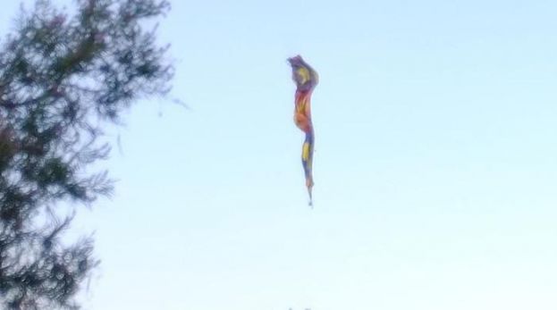 امریکا میں گرم ہوا کا غبارہ بجلی کے تاروں سے ٹکرا گیا