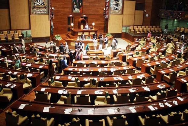 سندھ اسمبلی : اپوزیشن اراکین اپنے ساتھ چارپائی اور بستر لے آئے