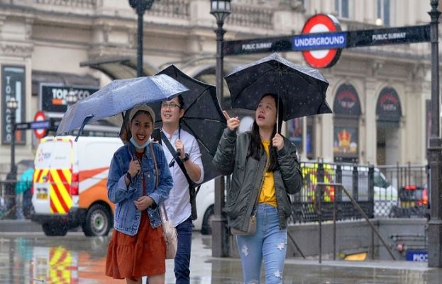 لندن میں طوفانی بارشوں کے بعد ٹریفک کا نظام شدید متاثر