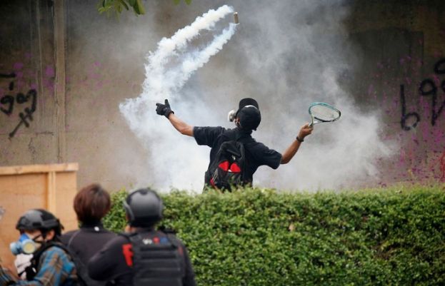 Thai protesters spar with police in march on PM's residence