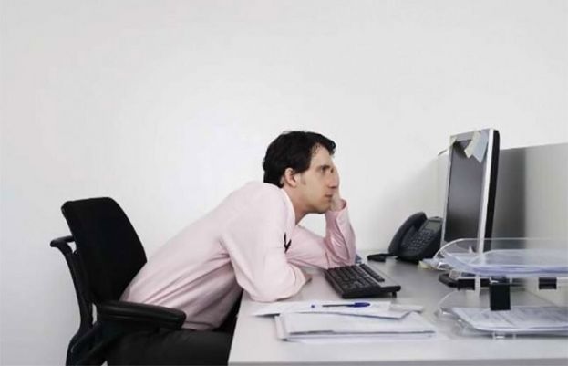 کرسی سے ہر آدھے گھنٹے بعد اٹھ جانا بلڈ شوگر لیول اور مجموعی صحت کو بہتر بناسکتا ہے