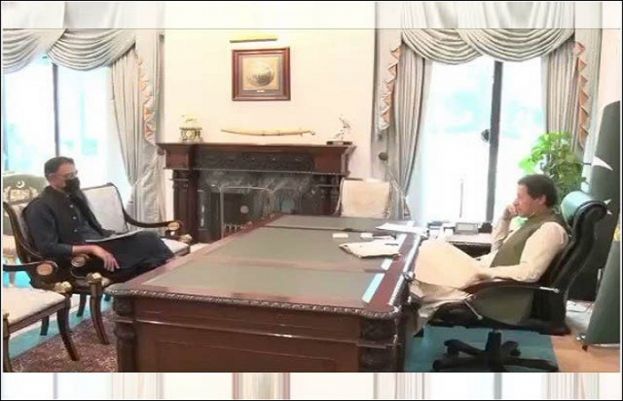 وزیراعظم عمران خان سے اسد عمر ملاقات کر رہے ہیں