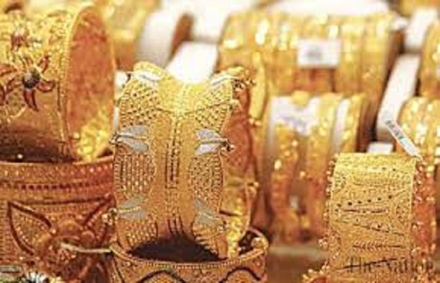 Gold prices decline Rs300 to Rs114,200 per tola