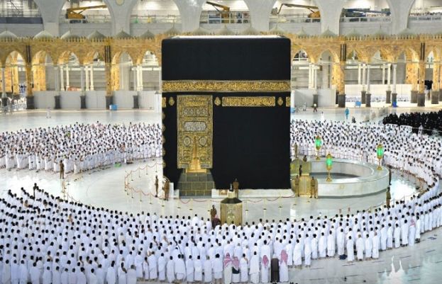 خانہ کعبہ کورونا پابندیوں کے خاتمے پر نمازیوں سے بھر گیا