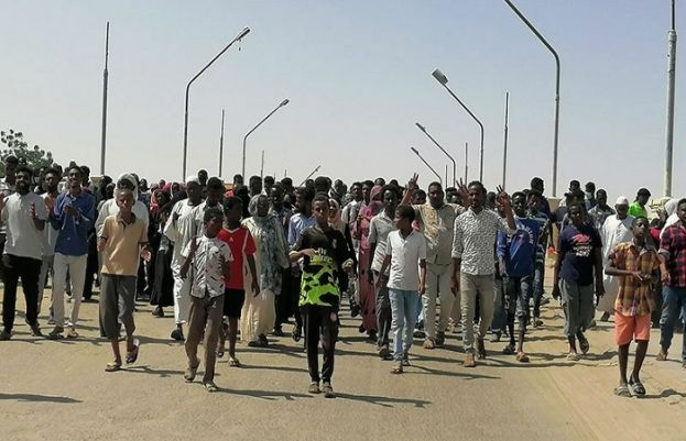 سوڈان میں فوجی حکمران نے تنقید پر 6 سفیروں کو برطرف کردیا