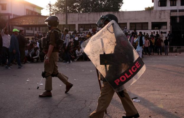 بھارت میں مسلمانوں کی آواز بنے والے دو وکلا کے خلاف مقدمہ درج