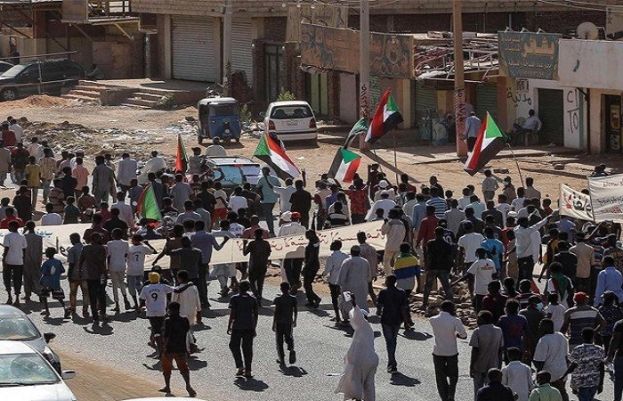سوڈان میں سیکیورٹی فورسز کی مظاہرین پر فائرنگ