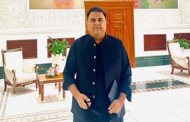 ن لیگ والے بوٹ پالش کا سامان لے کر کھڑے ہیں، فواد چوہدری