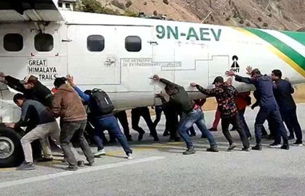  نیپال میں طیارہ کا ٹائرپنکچر