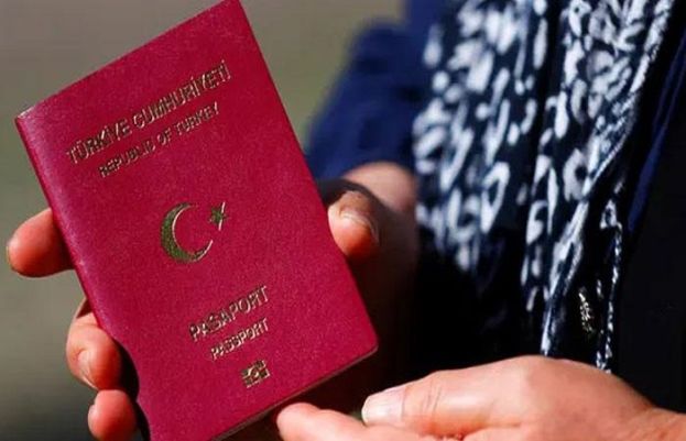  امریکی سفارتکار کو جعلی پاسپورٹ جاری کرنےکے الزام میں گرفتار کرکے جیل بھیج دیا