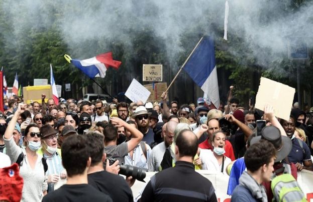 فرانس میں ہیلتھ پاس کےخلاف مظاہرے 