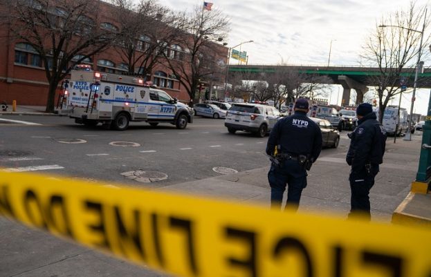 نیویارک میں پولیس  پرفائرنگ، ایک اہلکار ہلاک 2 زخمی