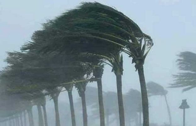 کراچی میں طوفانی ہوائیں