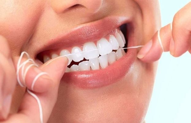 دانتوں کی سفیدی یا وائٹننگ کے لیے متعدد مصنوعات موجود ہیں جیسے ٹوتھ پیسٹ، جیل یا ڈینٹسٹ سے بلیچنگ وغیرہ۔