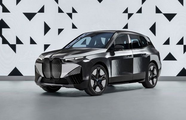 بی ایم ڈبلیو نے رنگ بدلنے والی دنیا کی پہلی گاڑی متعارف کرادی