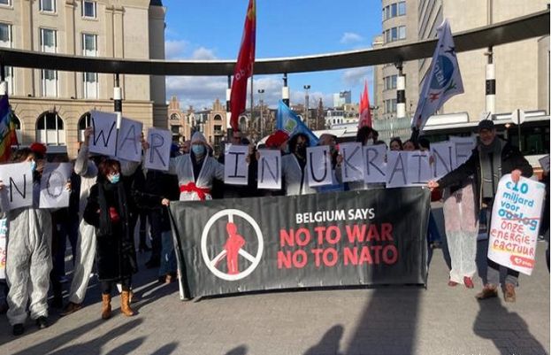 یوکرائن بحران پر ممکنہ جنگ کے خلاف برسلز میں ہزاروں افراد کا احتجاج