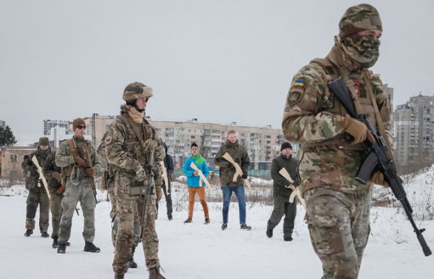 Ukraine plays down invasion fears, but US sounds alarm