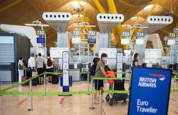 برطانیہ میں کورونا وائرس سے متعلق تمام سفری پابندیاں ختم کردی گئی ہیں۔