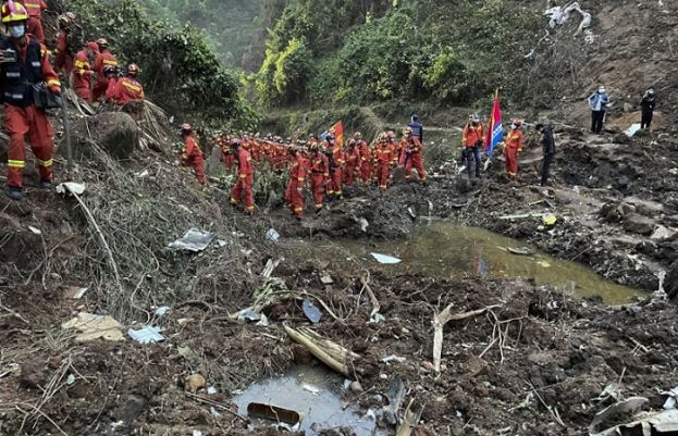 Cause of China jet crash still unknown as hunt for black boxes continues