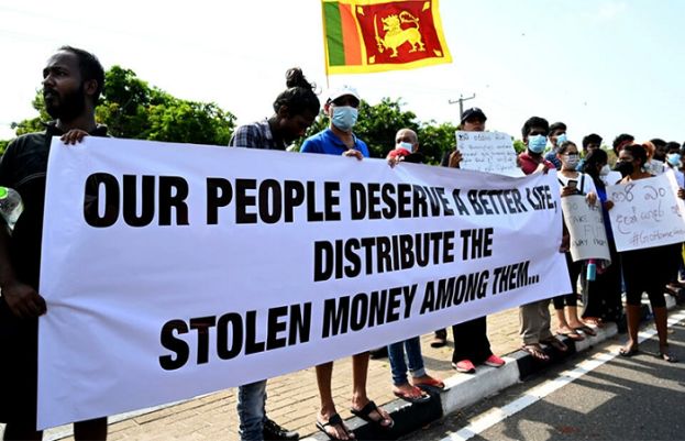 سری لنکا میں بحران ابتر، کابینہ کے 26 وزرا نے استعفیٰ دے دیا