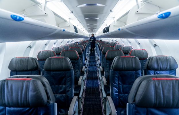 دوران پرواز پیدا ہونے والے بچے کا نام 'آسمان' رکھ دیا