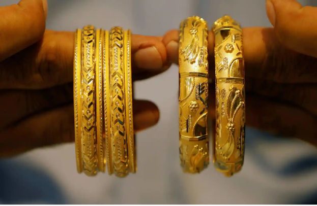 Gold price rose up to Rs 600 per tola