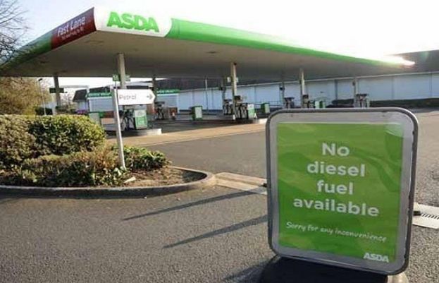 وزیر برائے بجلی اور توانائی نے مزید کہا کہ مالی بحران شدید تر ہوتاجا رہا ہے