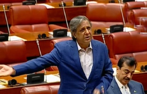 ایوان بالا (سینیٹ) میں قائد ایوان اور وفاقی وزیر قانون اعظم نذیر تارڑ