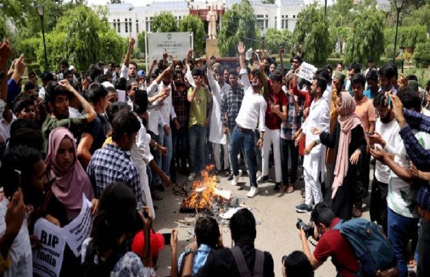 احتجاج ختم کرنے کی درخواست