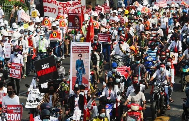 میانمار کے عوام حکومت کے خلاف احتجاج کر رہے ہیں