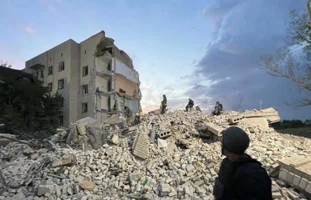 Russian rockets hit apartment building