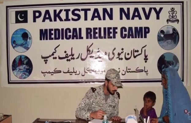 پاک بحریہ کی سندھ میں سیلاب زدہ علاقوں میں امدادی کارروائیاں جاری