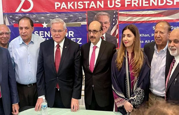 پاکستان کے سیلاب متاثرین کو دی گئی امداد آٹے میں نمک کے برابر ہے: امریکی سینیٹر