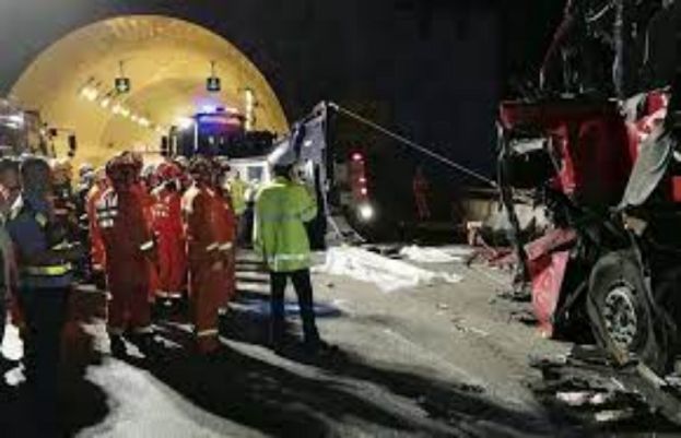 چین میں کورونا بس حادثے کا شکار