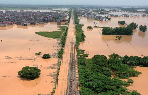 برطانیہ کا سیلاب متاثرین کے لئے  15 ملین پاؤنڈ امداد کا اعلان