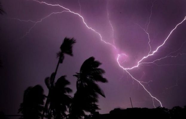 بھارت آسمانی بجلی کی زد میں