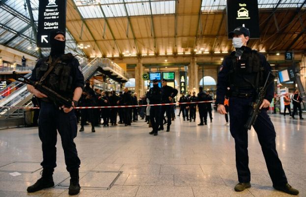 Six wounded in Paris train station stabbing attack