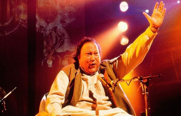 لیجنڈری پاکستانی گلوکار استاد نصرت فتح علی خان